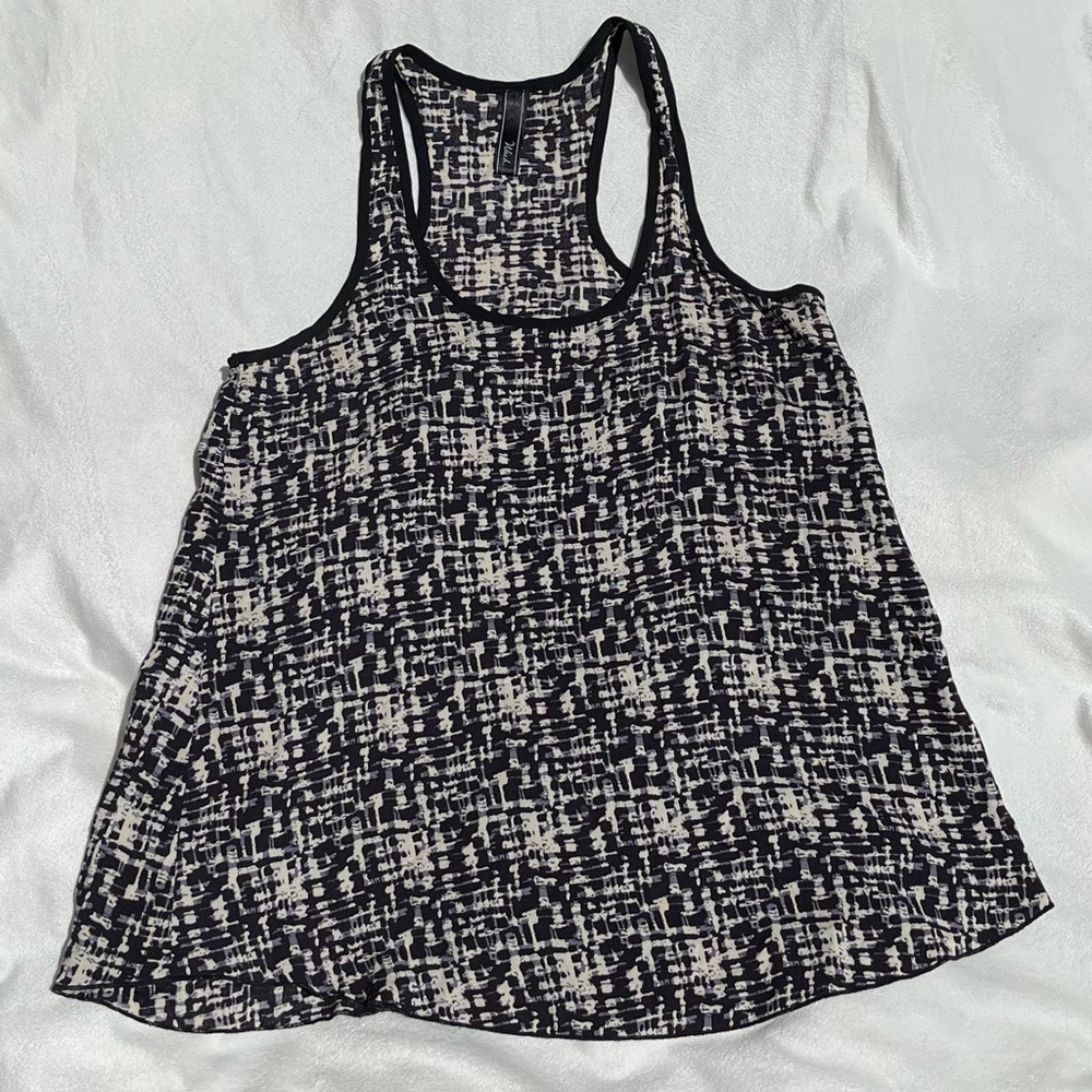 Blanck and white tank